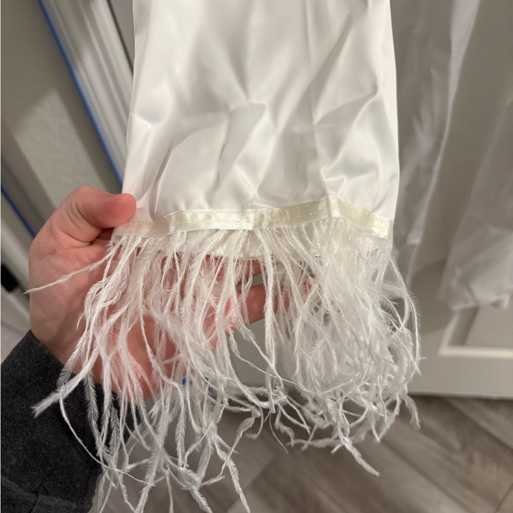 White Feather Trim Robe - Picture 4 of 5